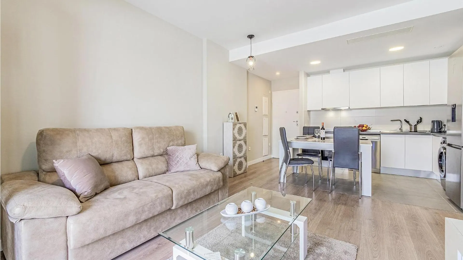 Beautiful Apartment In Sevilla With Wifi