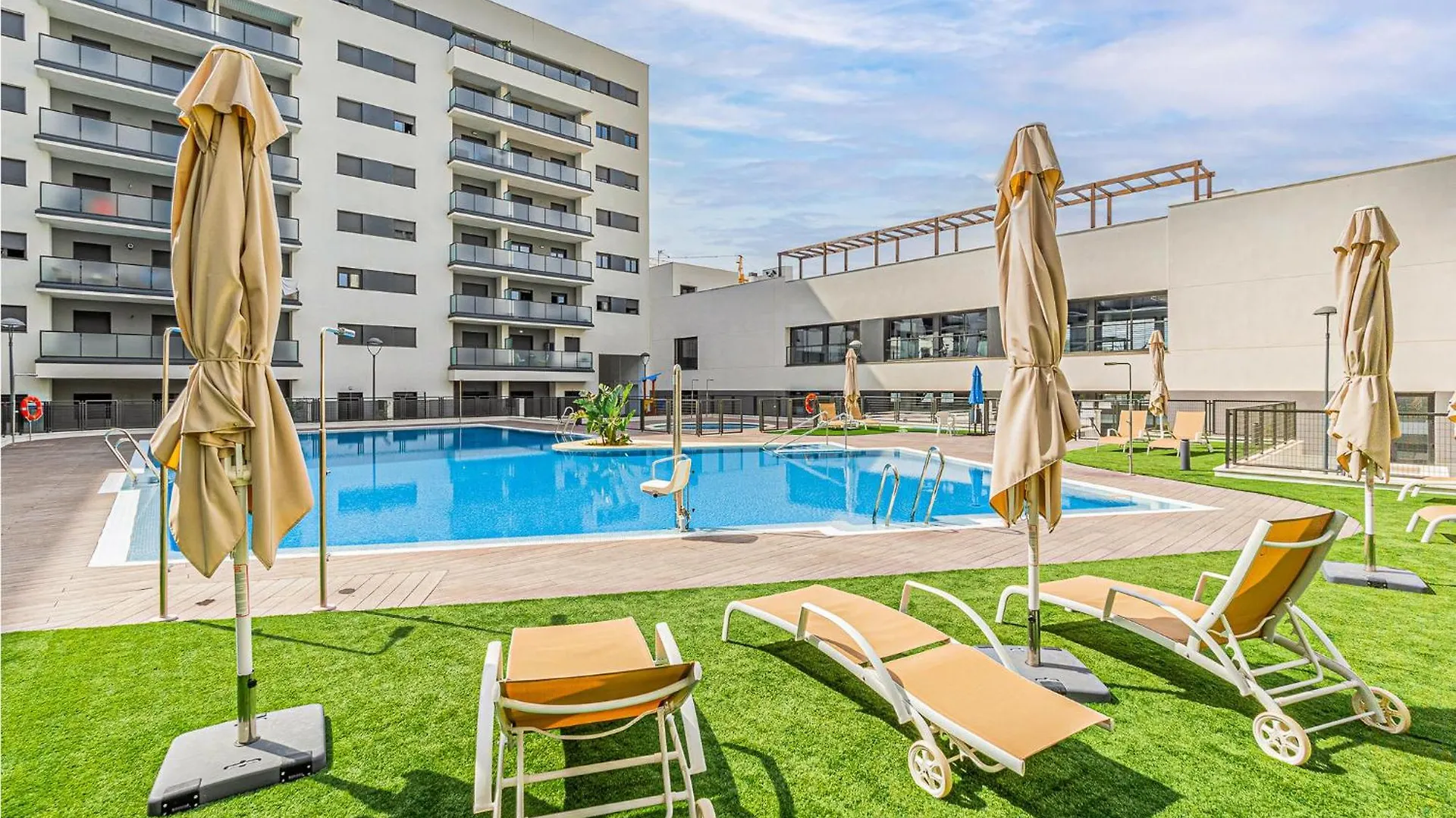 Beautiful Apartment In Sevilla With Wifi contacts
